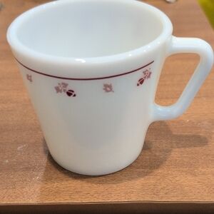 Pyrex Red and White Dining Mug with Classic Design